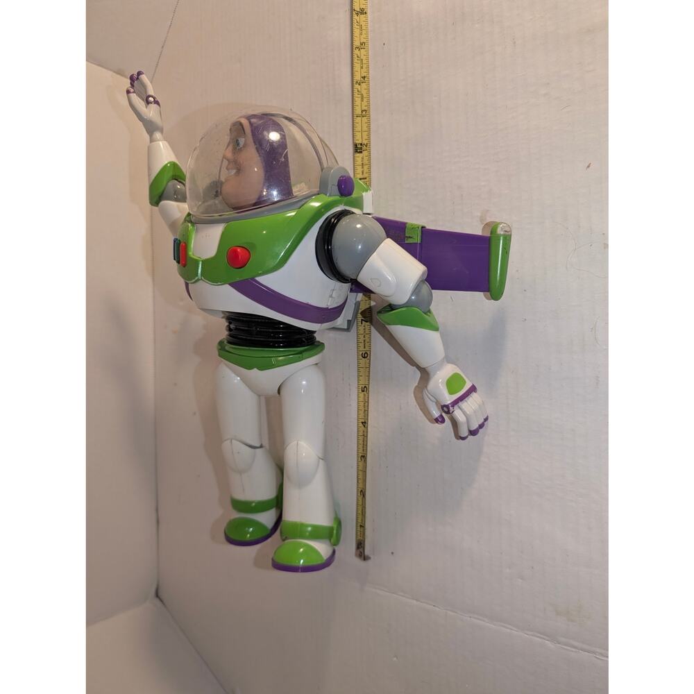 Disney Store Official Buzz Lightyear Interactive Talking Figure Works